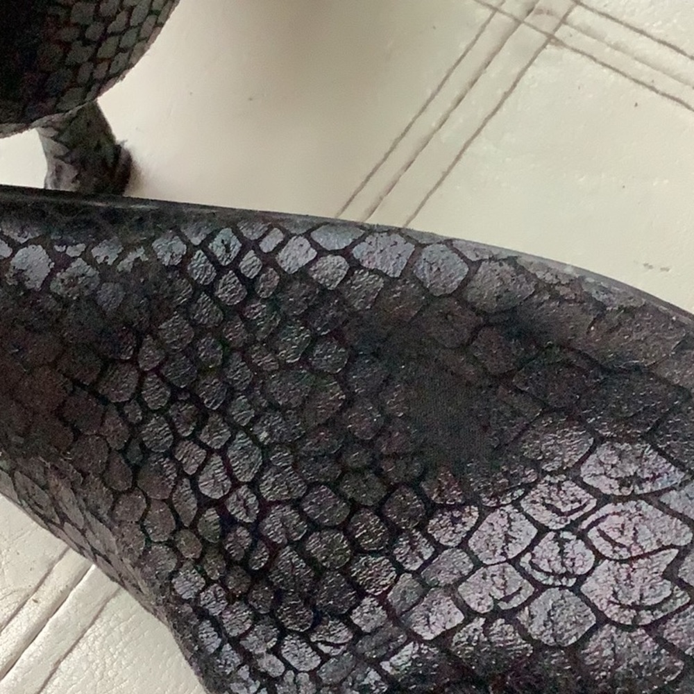 Black patterned boot - Picture 7 of 10